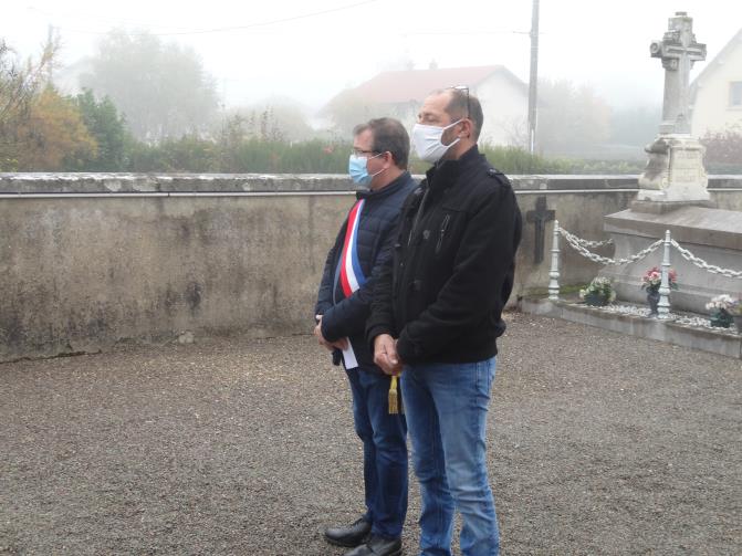 Recueillement devant le Monument