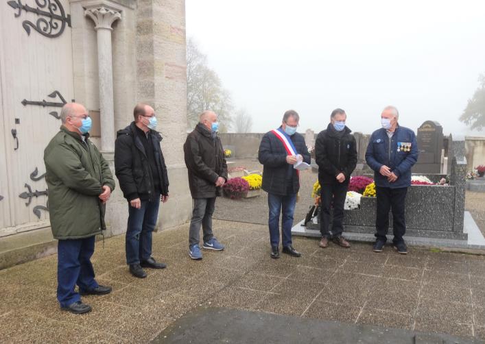 Lecture du discours devant le Monument aux Morts